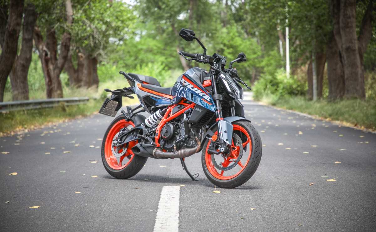 MDP prueba ktm 390 duke estatica ¿Es la Bajaj Rouser NS400Z el siguiente paso lógico para los fanáticos de las dos ruedas?