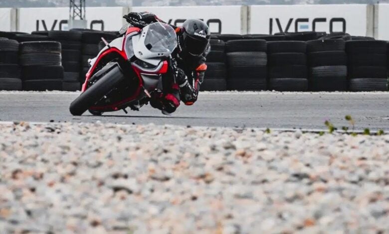 MDP qjmotor srk421rr QJMotor SRK 421RR: La Revolución de los Cuatro Cilindros en 400cc Vuelve al Ruedo