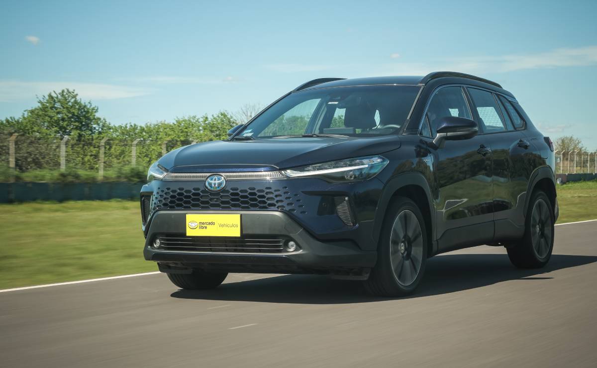 MDP Guia de compra SUV C Toyota Corolla Cross dinamica Revolución Verde: El Auge de los Vehículos Híbridos y Eléctricos en Argentina