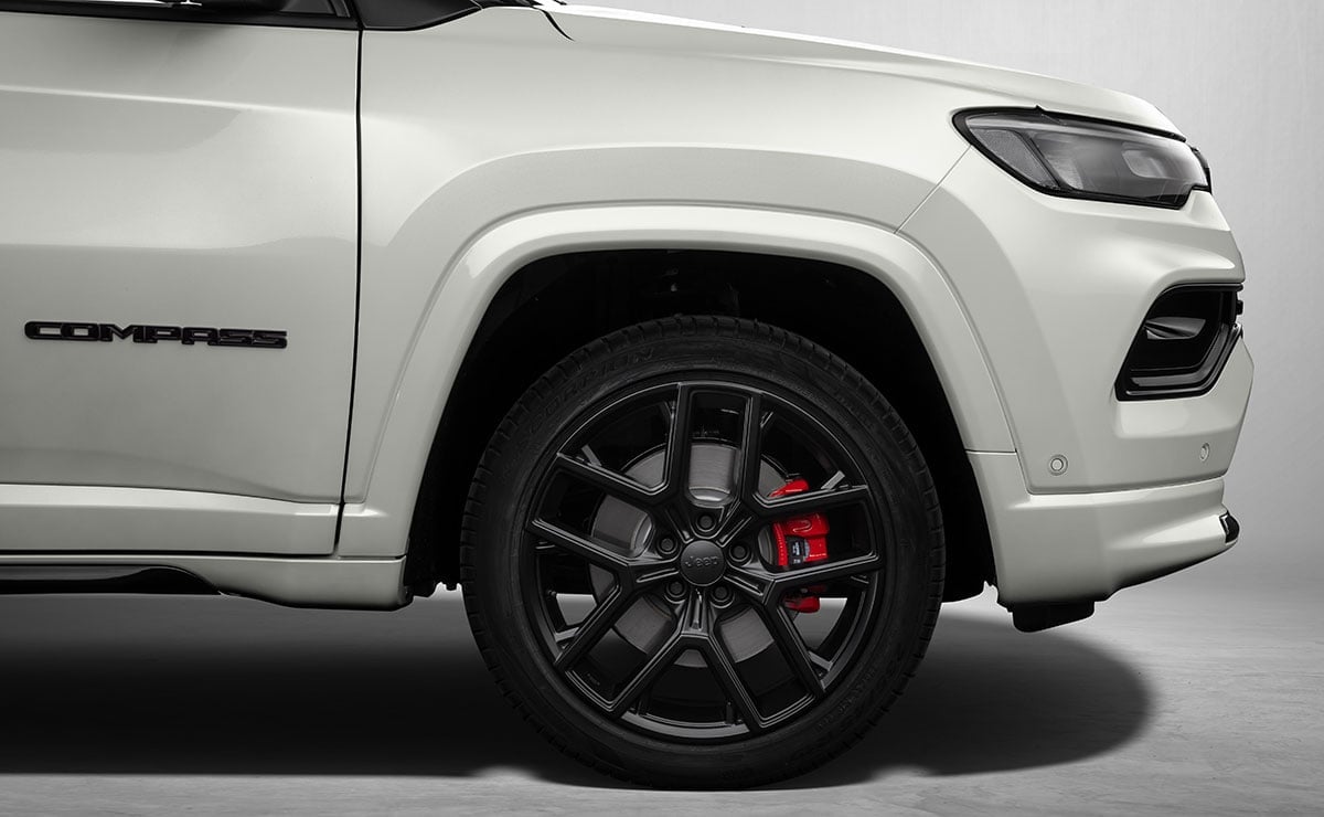MDP Jeep Compass Blackhawk llanta ¿Llegó el momento de cambiar de SUV? Jeep revoluciona el mercado con descuentos increíbles