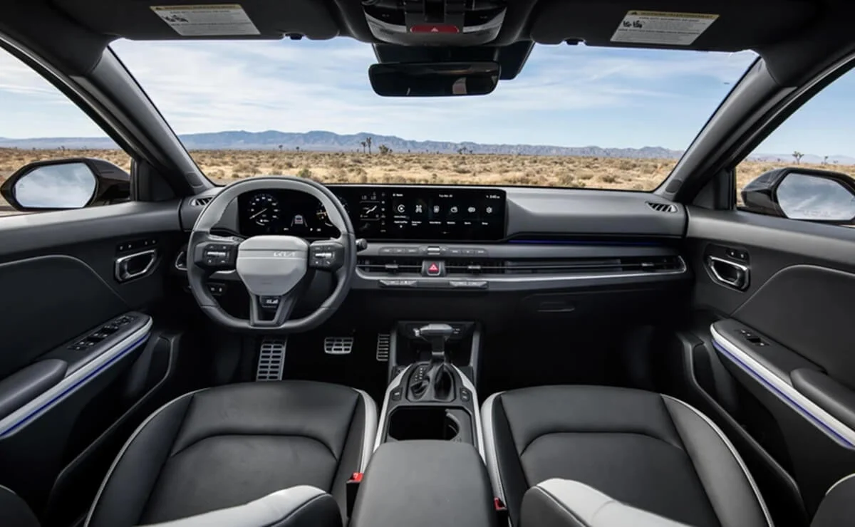 MDP Kia K4 interior ¿Es el nuevo Kia K4 el sedán mediano más esperado del año?