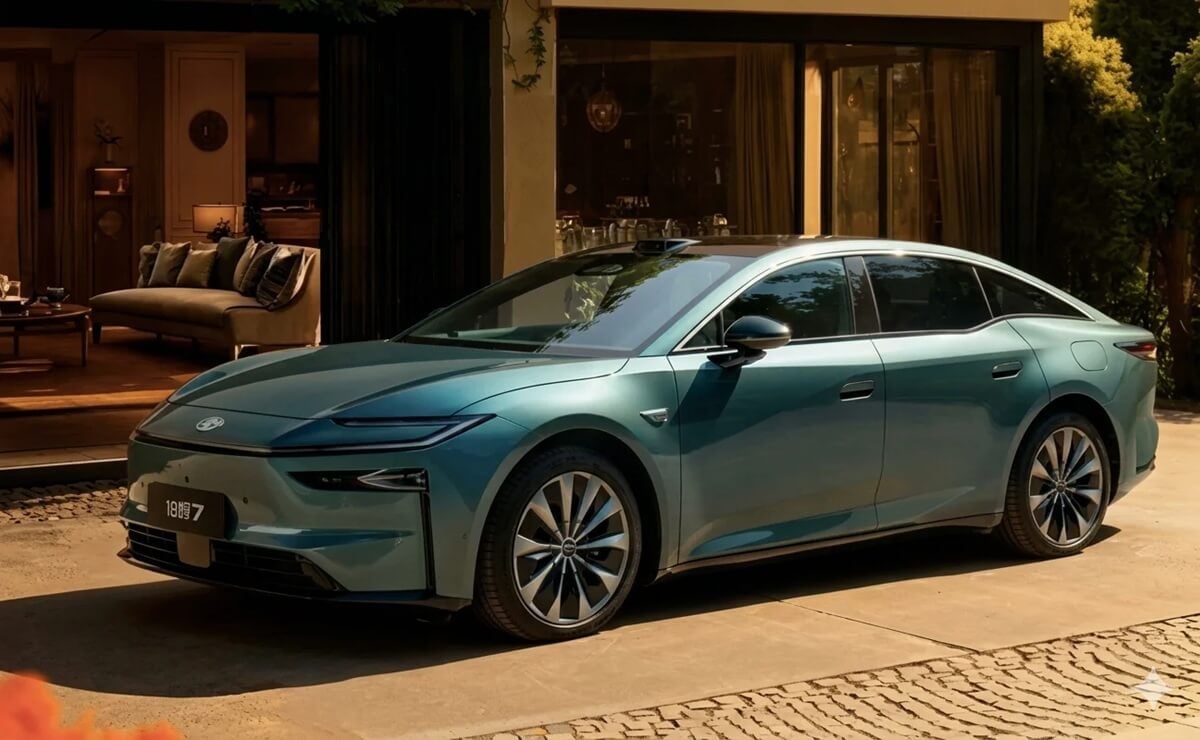 MDP Nuevo Toyota bZ7 Toyota bZ7 vs Nissan N7: ¿Quién lidera la nueva era de los sedanes eléctricos?