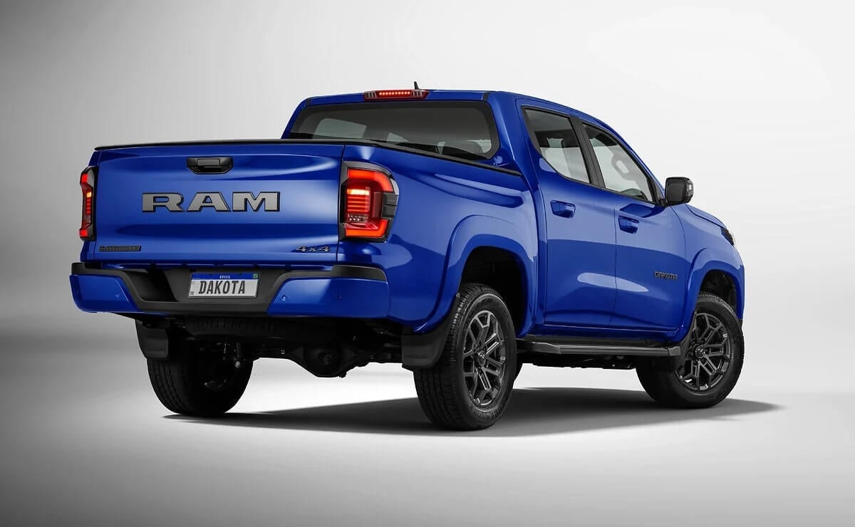 MDP RAM Dakota Laramie Night Edition RAM Dakota Laramie Night Edition: Estilo Oscuro y Potencia Renueva su Oferta