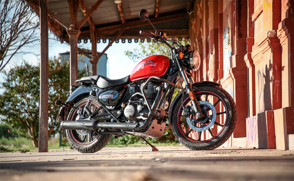 MDP Royal Enfield Meteor 350 estatica Royal Enfield 350: La Puerta de Entrada a un Mundo Clásico y Moderno