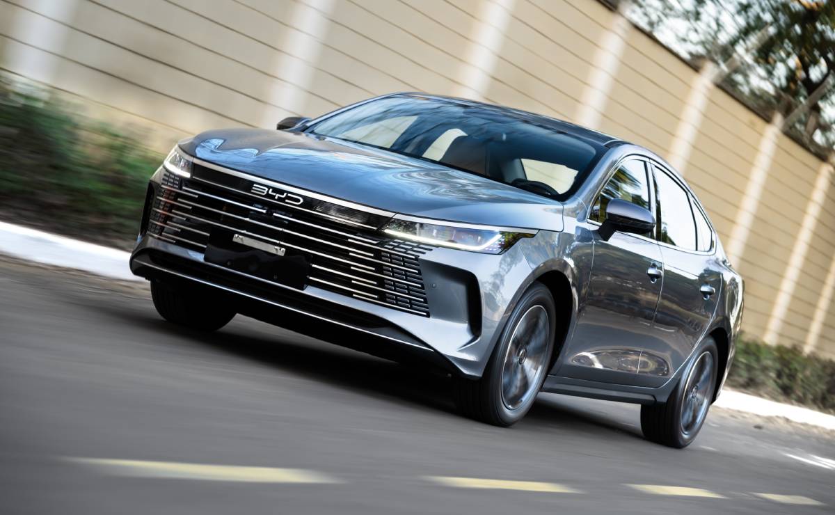 MDP Sedan BYD King accion 1 BYD King: ¿El nuevo desafiante del Toyota Corolla en el mercado brasileño?