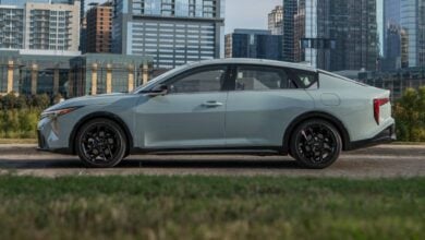 MDP Sedan KIA K4 perfil ¿Es el nuevo Kia K4 el sedán mediano más esperado del año?