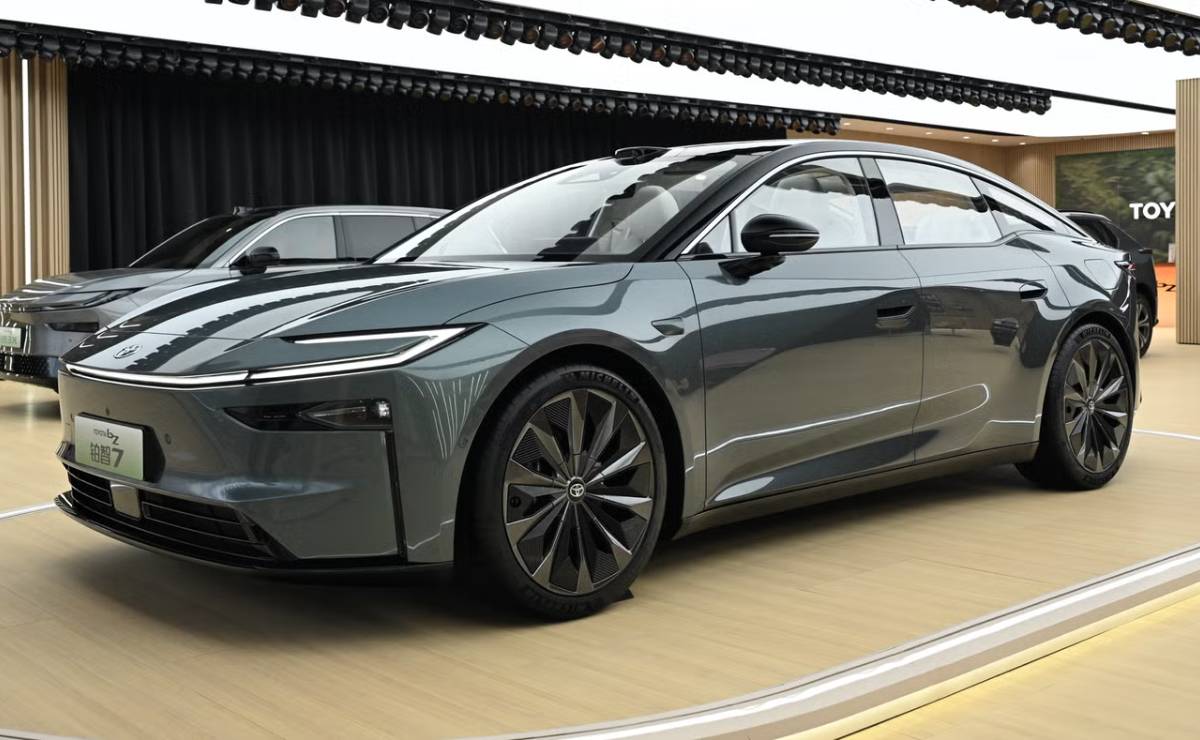 MDP Sedan Toyota BZ7 frente 1 Toyota bZ7: La revolución eléctrica que sorprende al mercado chino