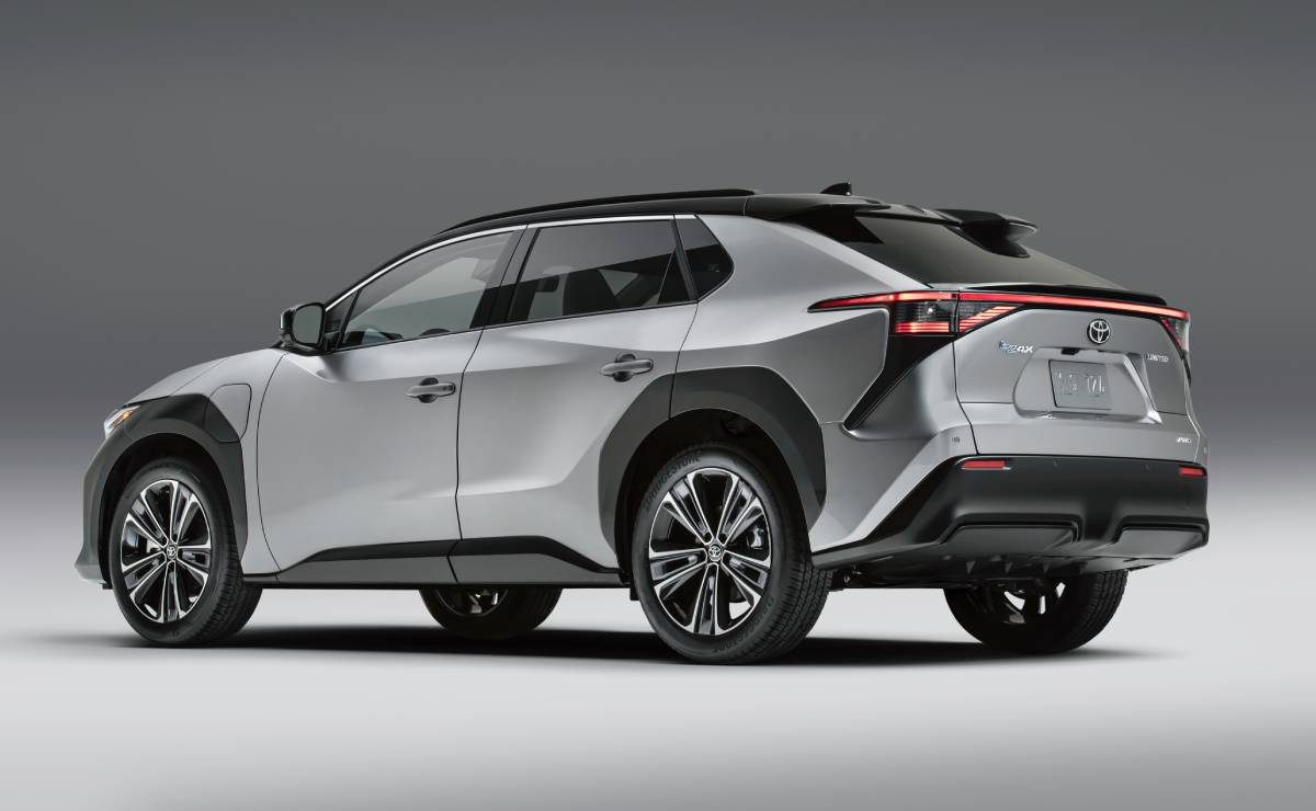 MDP Toyota BZX4 trasera Toyota bZ4X: La Revolución Eléctrica de Toyota llega a Uruguay