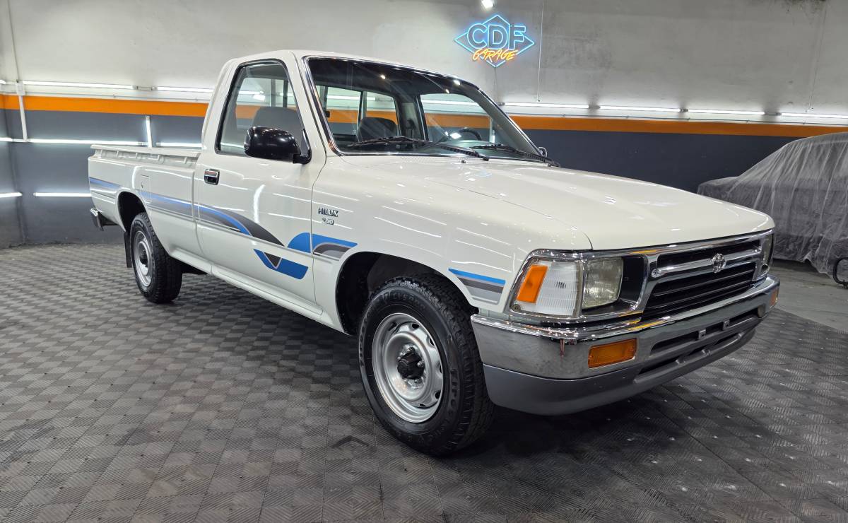 MDP Toyota Hilux CS 1995 frente Toyota Hilux 1995: Una Joya Japonesa Revive en el Mercado Automotor