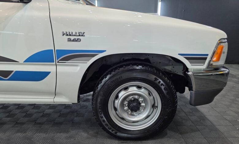 MDP Toyota Hilux CS 1995 neumatico Toyota Hilux 1995: Una Joya Japonesa Revive en el Mercado Automotor
