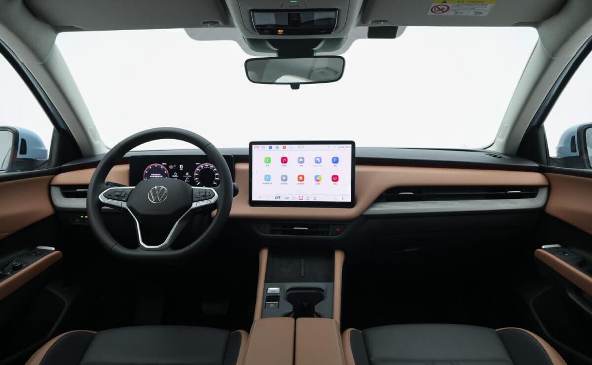 MDP Volkswagen Sagitar S interior Volkswagen Sagitar S: El Regreso de la Elegancia en Tiempos de SUVs