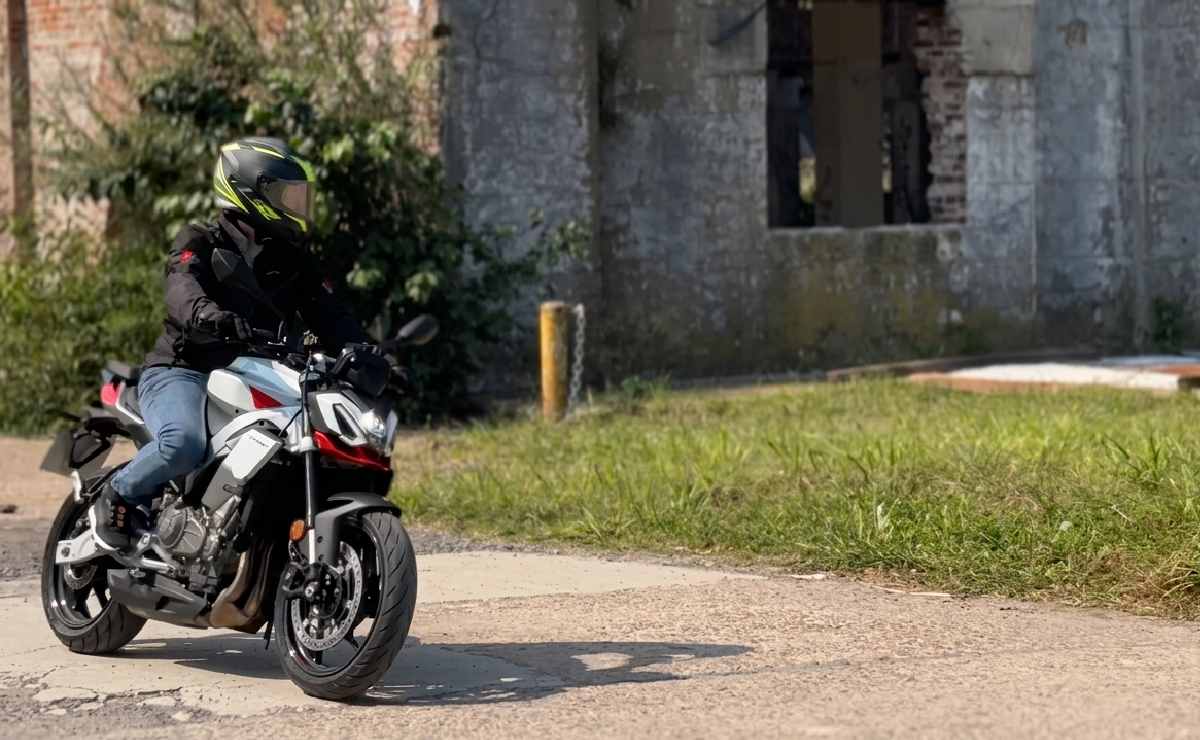 Aprilia Tuono: La naked más esperada del año llega con fuerza MDP aprilia tuono 457 test ride 3 Aprilia Tuono: La naked más esperada del año llega con fuerza