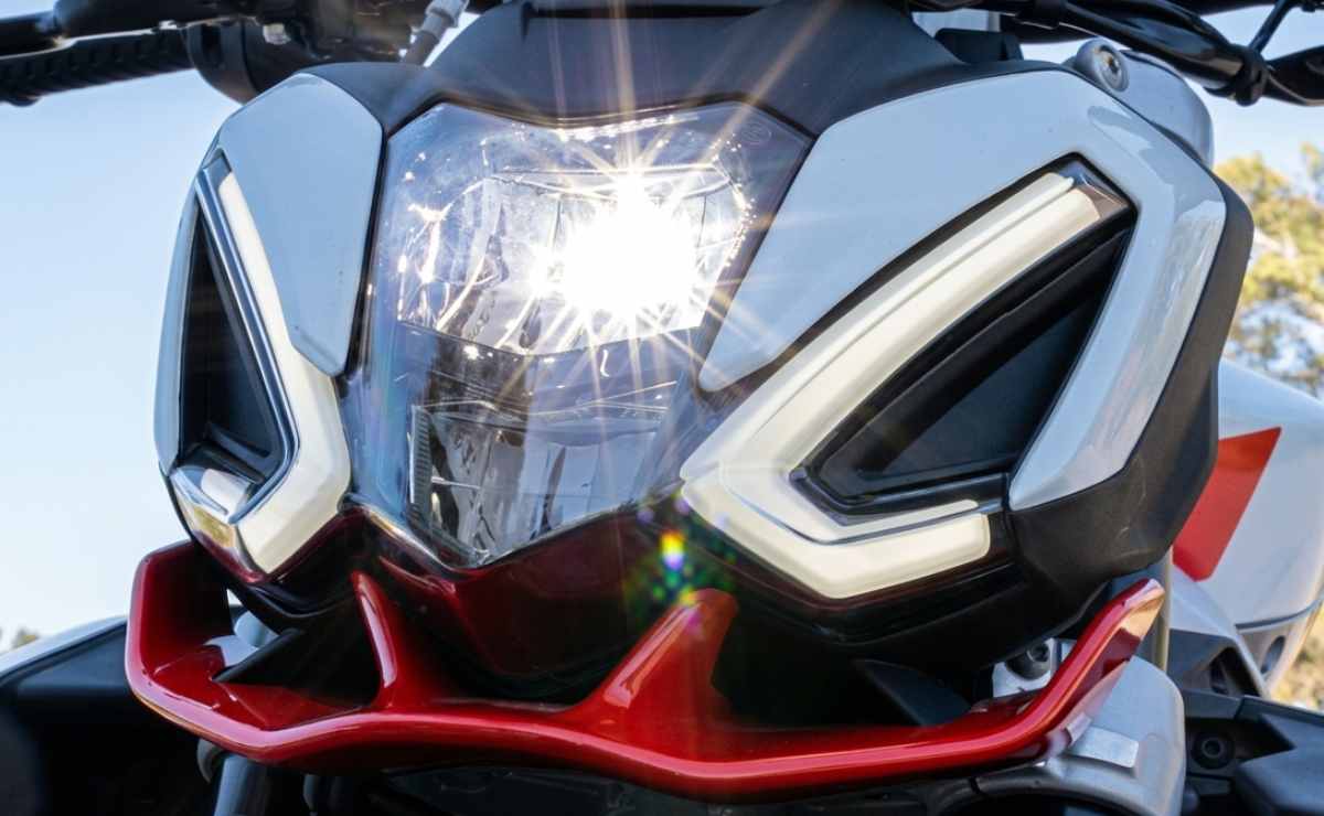 Aprilia Tuono: La naked más esperada del año llega con fuerza MDP aprilia tuono 457 test ride 6 Aprilia Tuono: La naked más esperada del año llega con fuerza