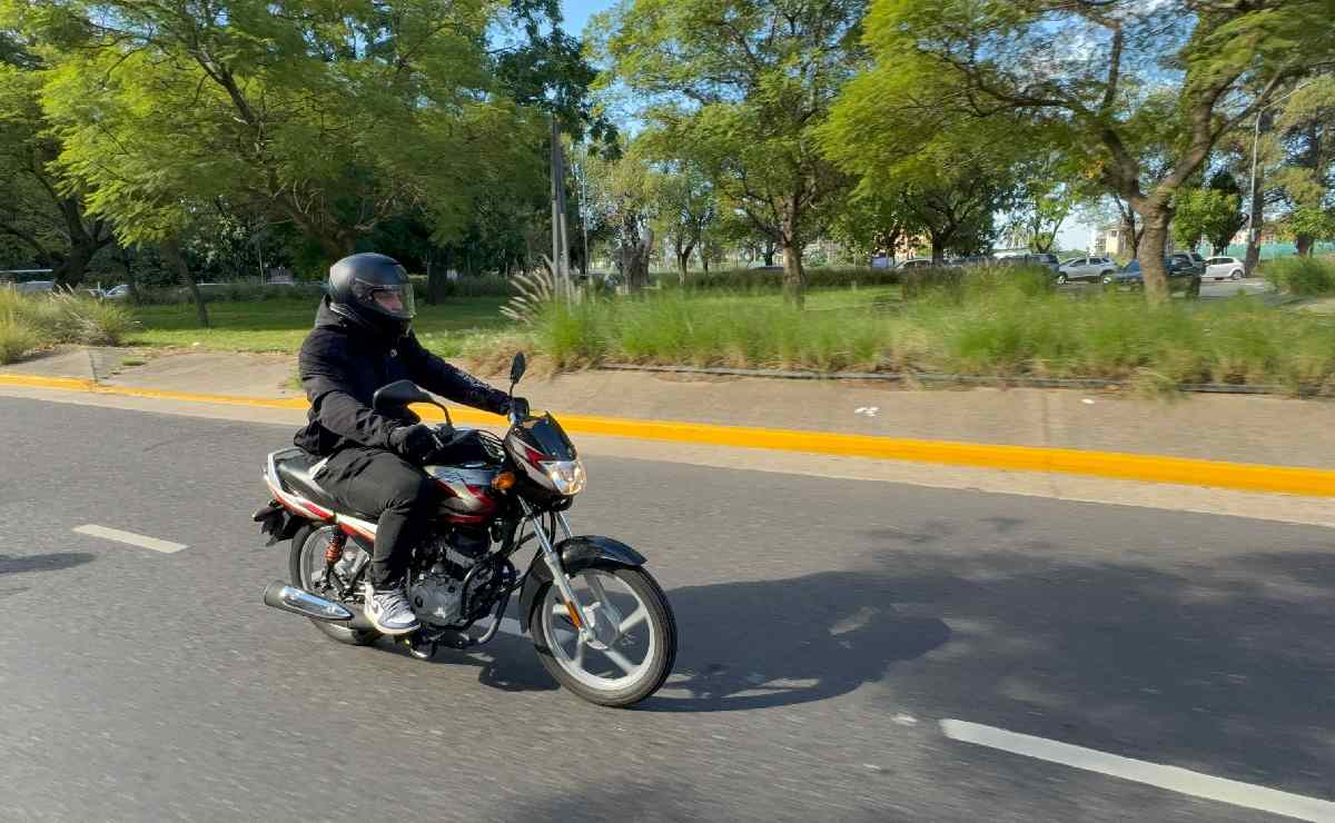 Bajaj Boxer CT 100: La opción práctica y resistente que redefine la movilidad urbana MDP bajaj boxer ct 100 test ride 1 Bajaj Boxer CT 100: La opción práctica y resistente que redefine la movilidad urbana