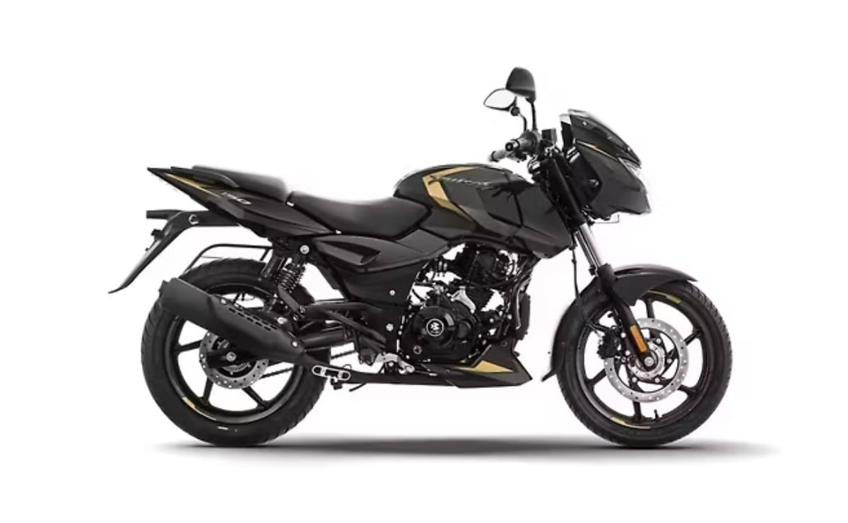 MDP bajaj pulsar 150 2 La Bajaj Pulsar 150 Renace con Estilo: Un Toque de Oro Negro para Atraer Todas las Miradas