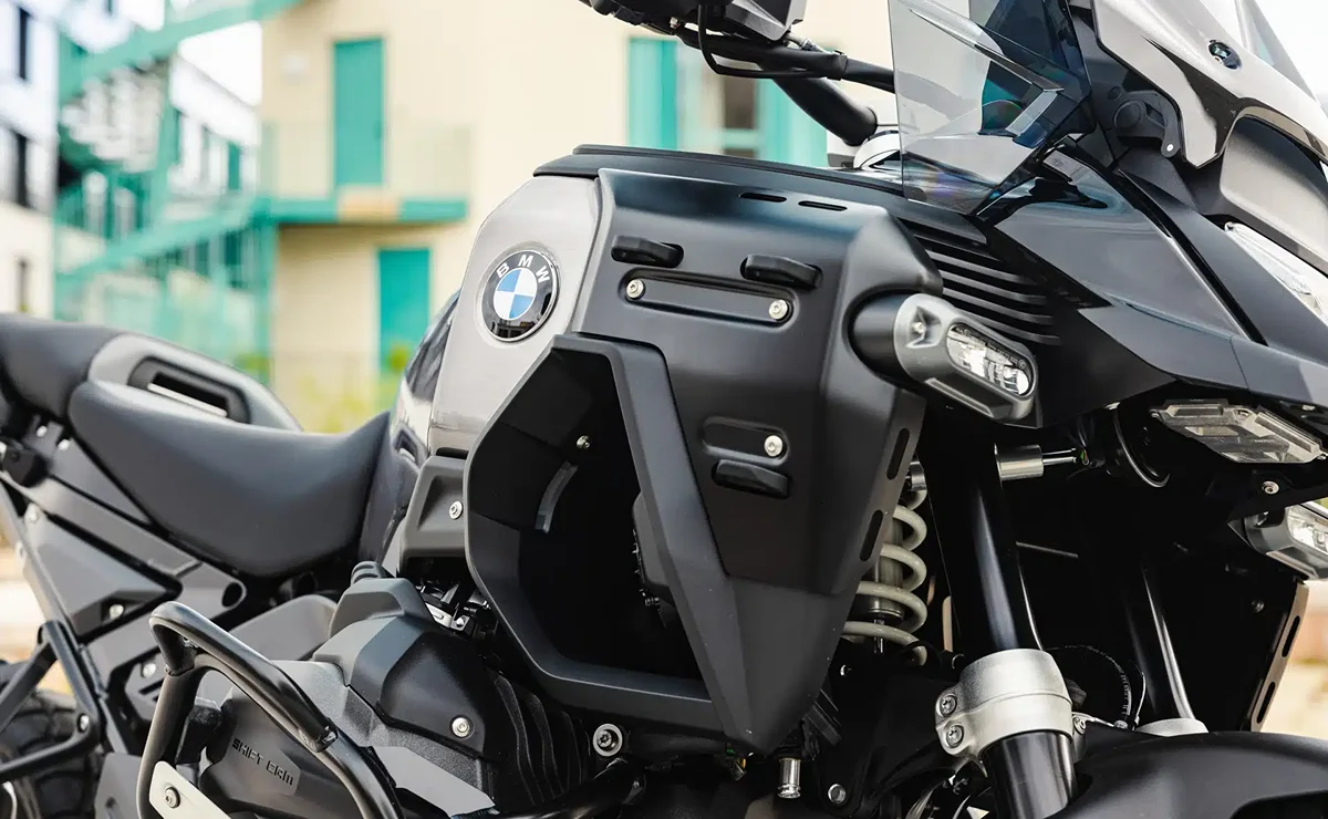 MDP bmw r 1300 gs adventure black 1 La BMW R1300GS Adventure 2026: ¿La Dark Edition que todos estábamos esperando?