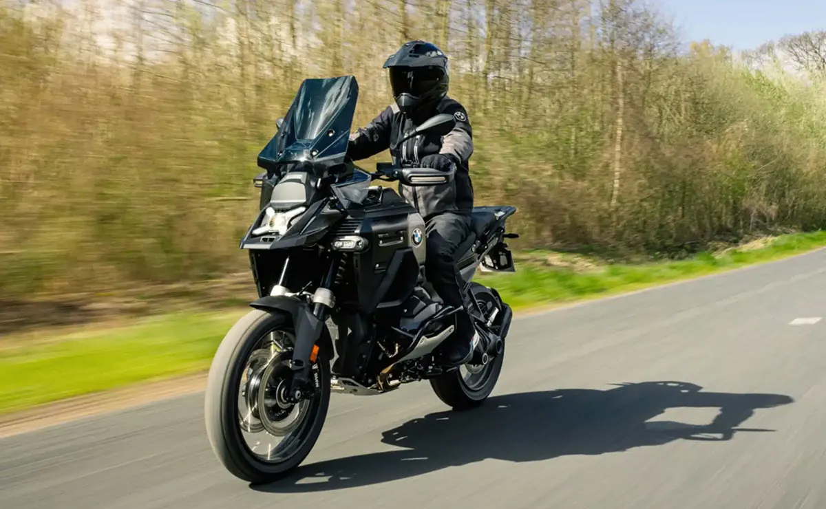 MDP bmw r 1300 gs adventure black 2 La BMW R1300GS Adventure 2026: ¿La Dark Edition que todos estábamos esperando?