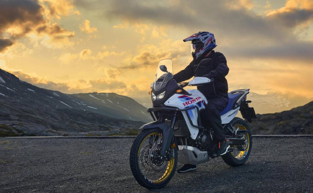 MDP honda transalp 750 e clutch 3 Honda Transalp XL750 con E-Clutch: La Revolución del Cambio Manual