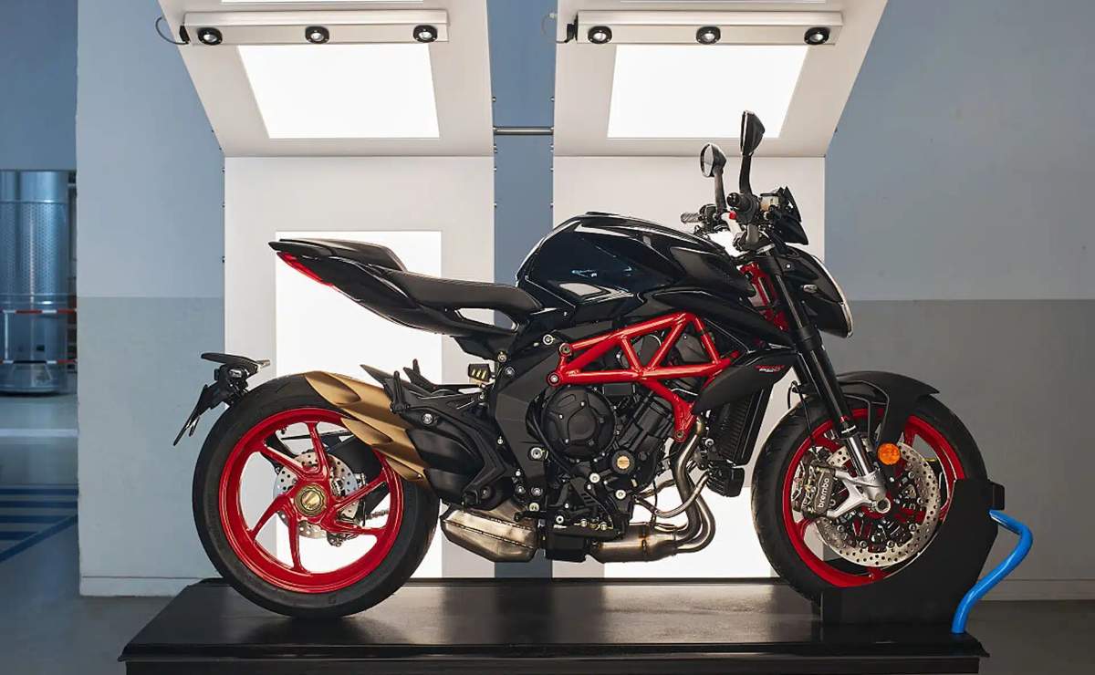 MDP moto naked mv agusta brutale 800 nero carbonio MV Agusta Brutale 800 Nero Carbonio: La nueva joya del segmento naked