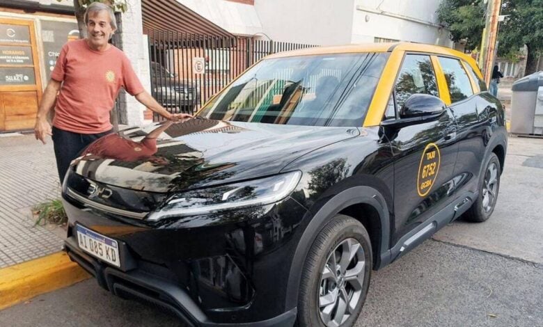¿Cuánto cuesta realmente mantener un auto eléctrico? La experiencia de un chofer en Rosario MDP Chofer auto electrico ¿Cuánto cuesta realmente mantener un auto eléctrico? La experiencia de un chofer en Rosario