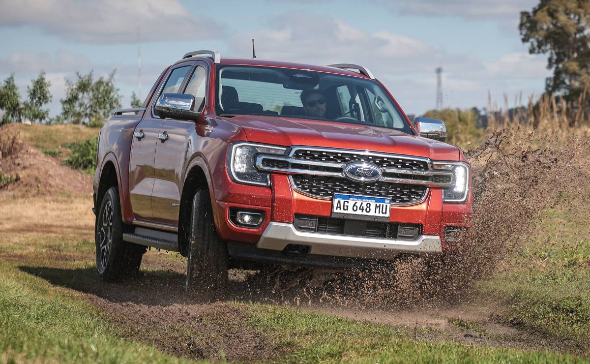 MDP Ford Ranger V6 vs Amarok 1 Ford Ranger V6: ¿La Pick-Up que Redefinirá el Mercado Local?