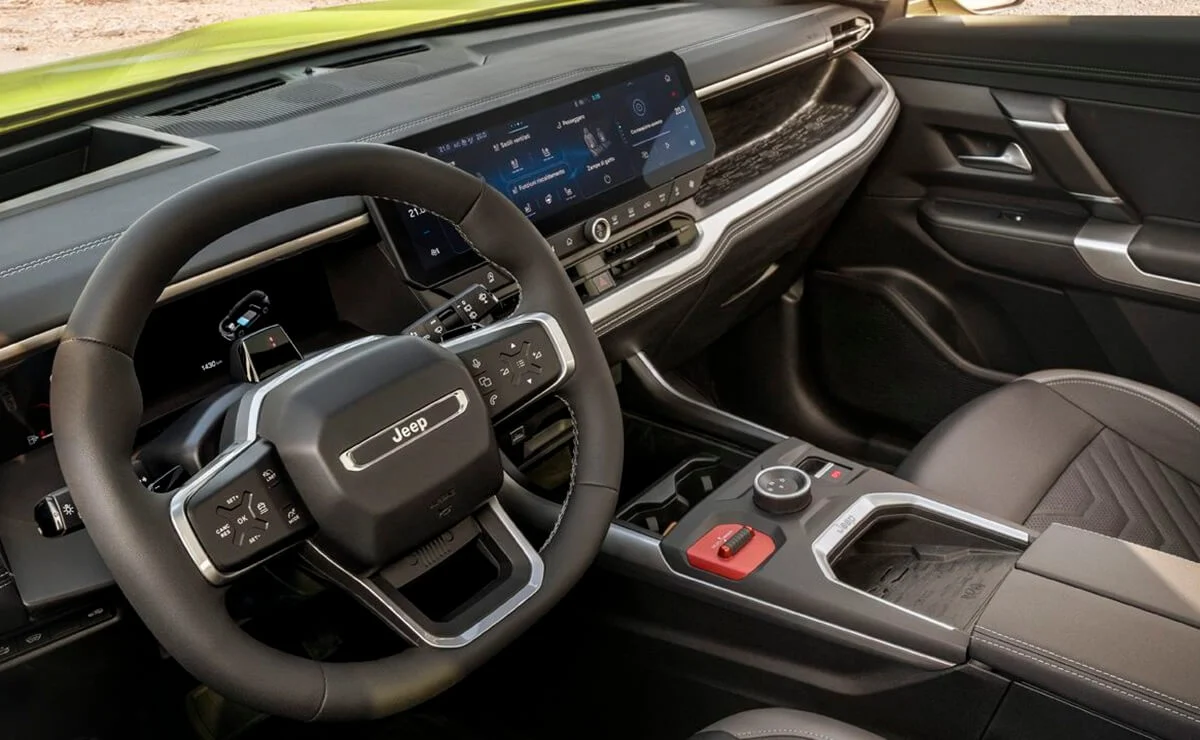 MDP Interior de un Jeep Compass El Jeep Compass: ¿El C-SUV más esperado en el mercado latinoamericano?