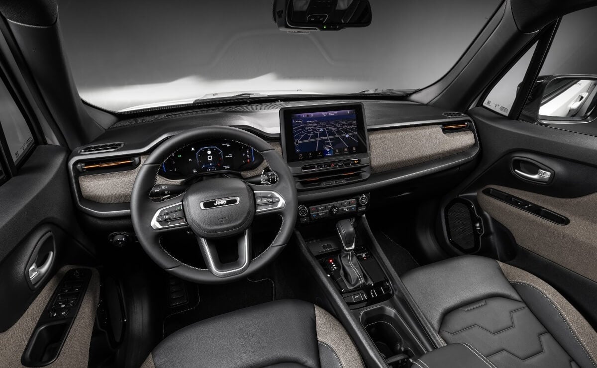 MDP Jeep Renegade MY2027 interior La Innovadora Oferta de Jeep para Taxistas en Brasil: ¿Una Estrategia de Movilidad Inteligente?