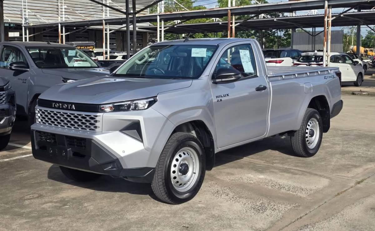 MDP Nueva Toyota Hilux cabina simple frente 1 ¿Es la nueva Toyota Hilux la pick-up más esperada del año?