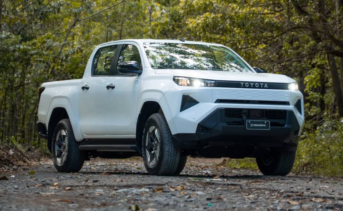 MDP Nueva Toyota Hilux electrica frente La Revolución de las Pickups: Toyota Hilux Eléctrica llega para Redefinir el Terreno