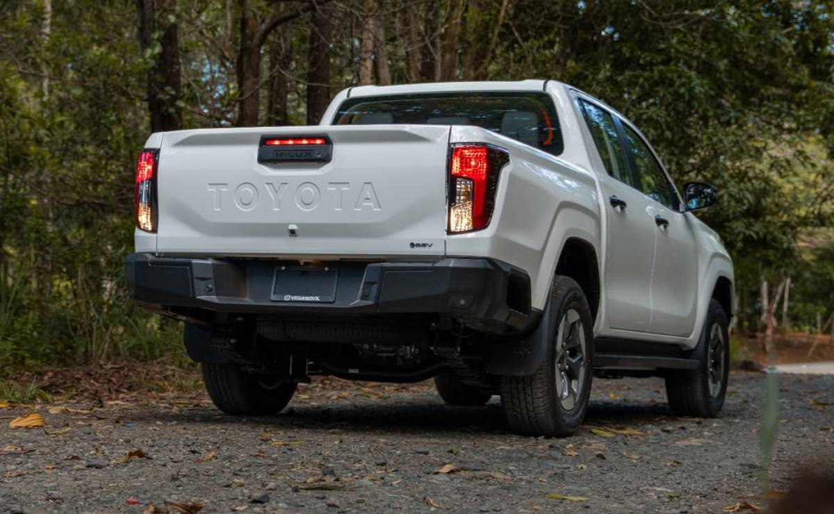 MDP Nueva Toyota Hilux electrica trasera La Revolución de las Pickups: Toyota Hilux Eléctrica llega para Redefinir el Terreno