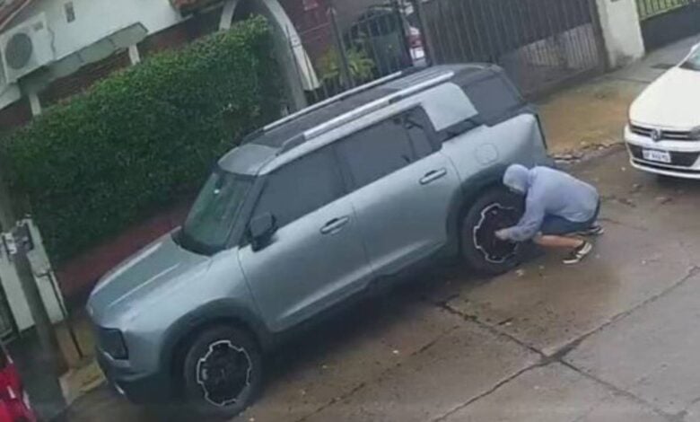 MDP Robo SUV Baic BJ30 Inseguridad Vehicular en Aumento: Robo de Ruedas de una BAIC BJ30 en Castelar