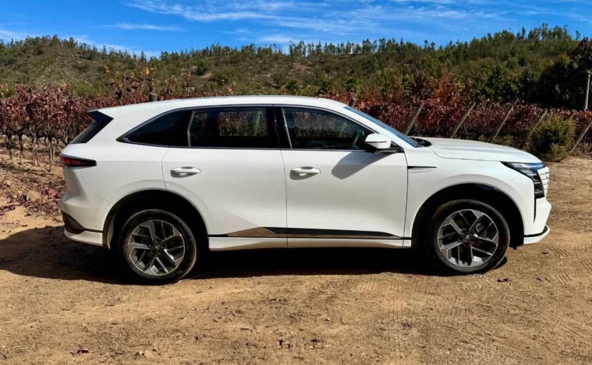 MDP SUV Changan CS75 Plus perfil Changan CS75 Plus: La SUV que revoluciona el mercado chileno