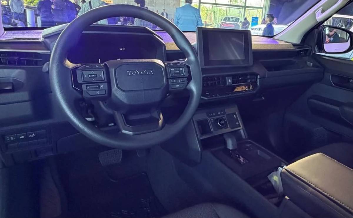 Toyota Hilux Eléctrica: Un Nuevo Horizonte para el Ícono Japonés MDP Toyota Hilux BEV interior 1 Toyota Hilux Eléctrica: Un Nuevo Horizonte para el Ícono Japonés