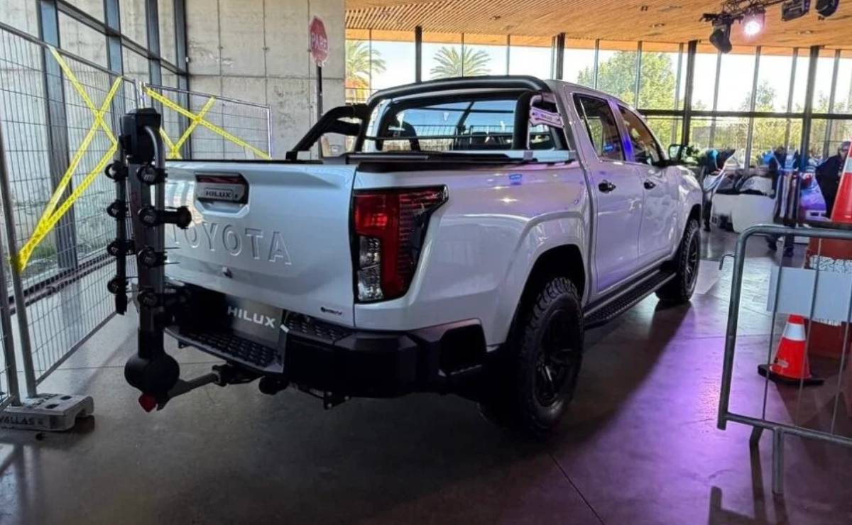 Toyota Hilux Eléctrica: Un Nuevo Horizonte para el Ícono Japonés MDP Toyota Hilux BEV trasera 3 Toyota Hilux Eléctrica: Un Nuevo Horizonte para el Ícono Japonés