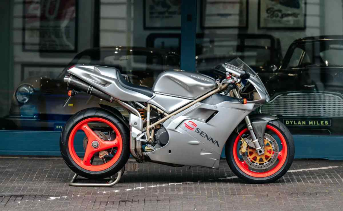MDP ducati 916 senna La alianza legendaria: Ducati y Ayrton Senna, un tributo sobre dos ruedas