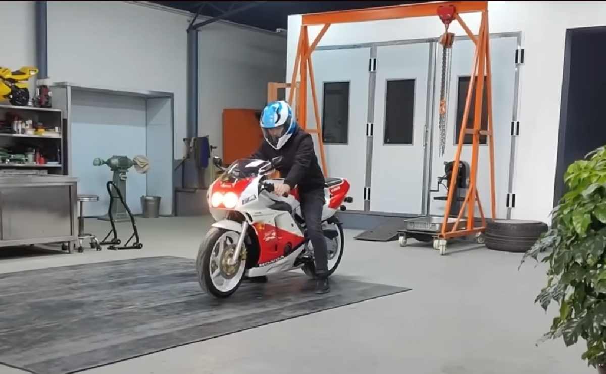 Honda CBR250RR MC22: Un Ícono de los 90s Resurge en el Siglo XXI MDP honda rc250rr 1 Honda CBR250RR MC22: Un Ícono de los 90s Resurge en el Siglo XXI