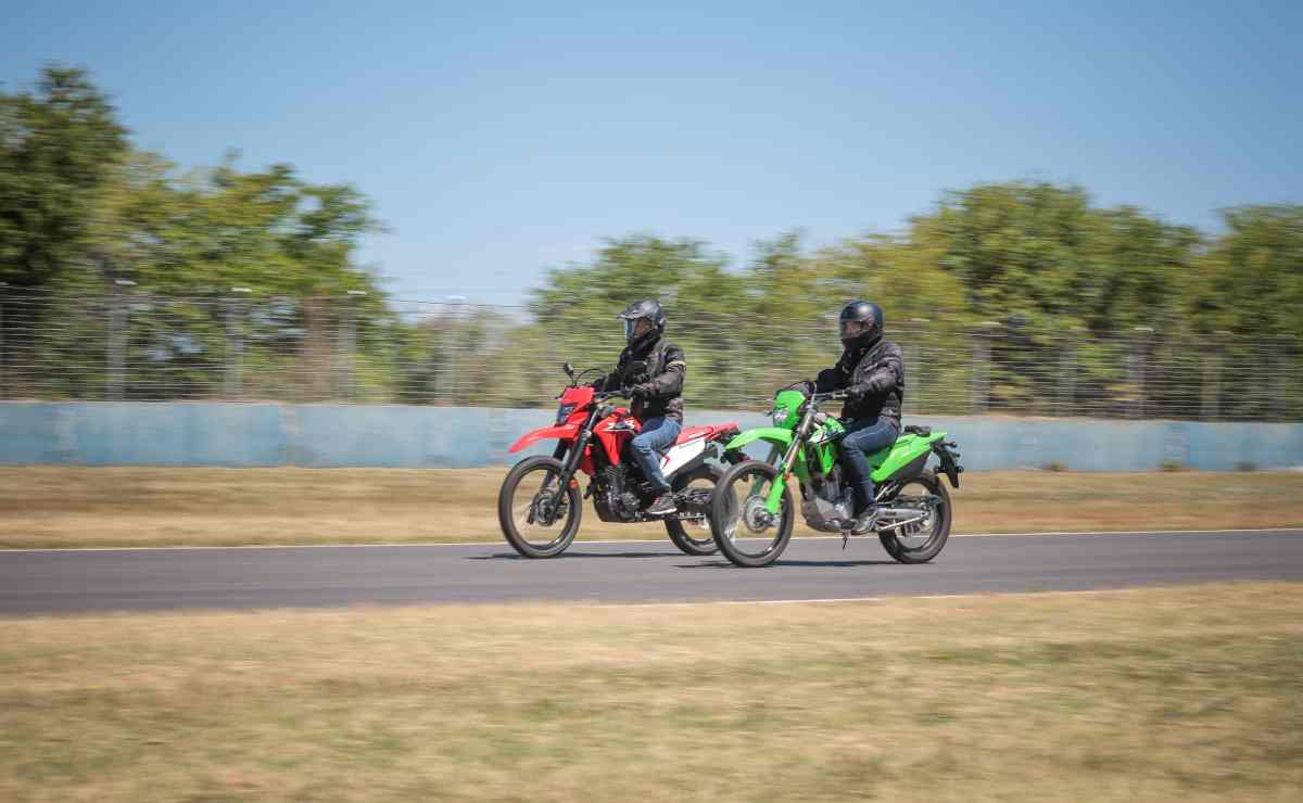 MDP honda tornado vs kawasaki klx 300 accion 1 Yamaha XTZ 250: La Doble Propósito que Sigue Siendo Inigualable en Argentina