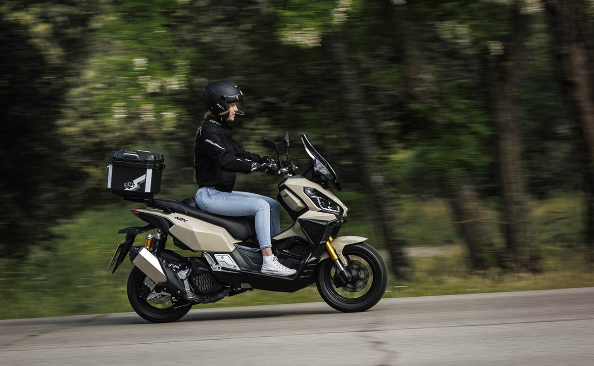 MDP moto mitt 125 adv 2 MITT lanza su scooter crossover: una opción robusta y llamativa de 125cc
