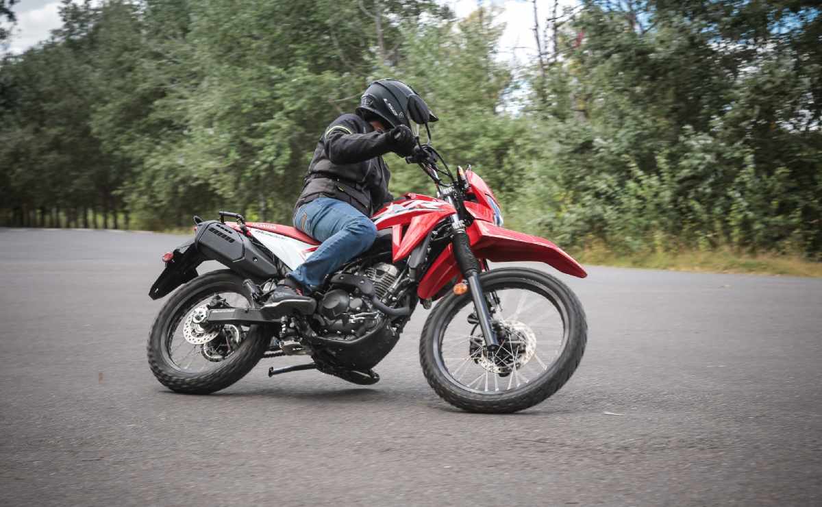 MDP prueba honda xr 300 tornado accion 2 Honda XR 300 Tornado: ¿Por qué es la moto más elegida del segmento medio?