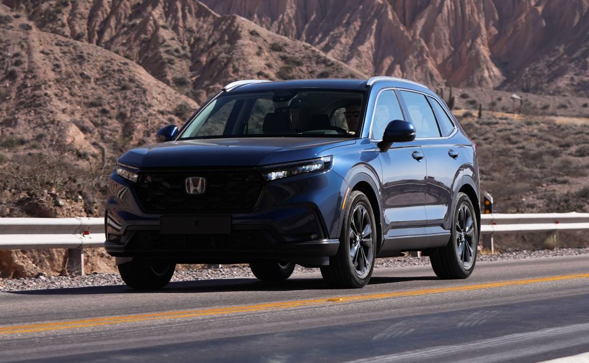 MDP Honda CR V Advanced Hybrid accion Toyota RAV4 y Honda CR-V: Los Pioneros del SUV Liviano Regresan con Fuerza