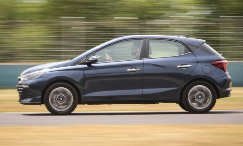 Hyundai HB20: ¿El hatchback compacto que redefinirá el mercado urbano? MDP Hyundai HB20 accion perfil Hyundai HB20: ¿El hatchback compacto que redefinirá el mercado urbano?