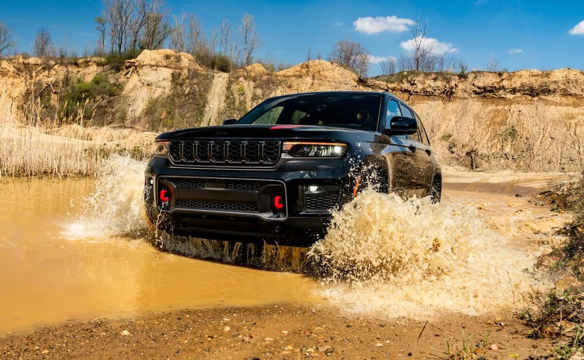 El Regreso del Ícono: Jeep Grand Cherokee Trailhawk 2027 Llega con Todo MDP Jeep Grand Cherokee Trailhawk 2027 en accion El Regreso del Ícono: Jeep Grand Cherokee Trailhawk 2027 Llega con Todo