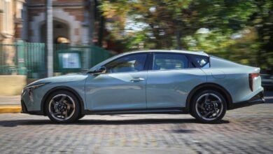 ¿Puede el Kia K4 Revitalizar el Segmento de Sedanes en un Mundo Dominado por los SUV? MDP KIA K4 perfil accion ¿Puede el Kia K4 Revitalizar el Segmento de Sedanes en un Mundo Dominado por los SUV?