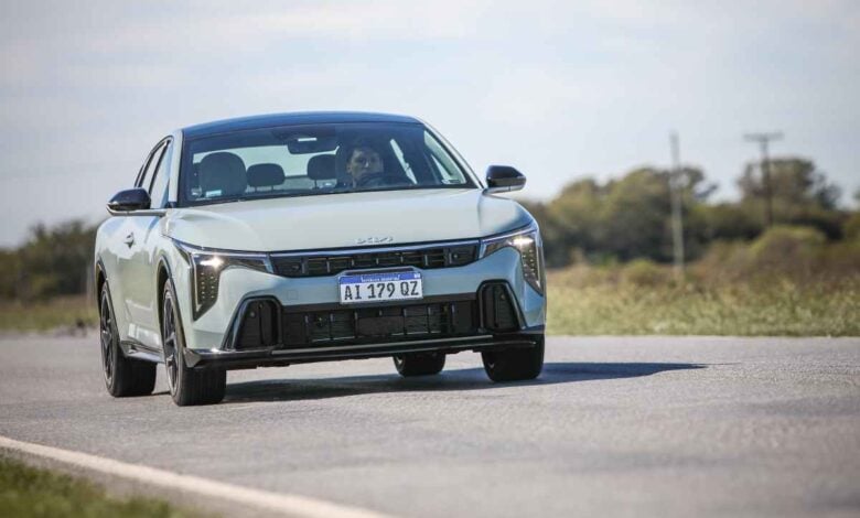 MDP Kia K4 Prueba 1 Kia K4 2026: La Revolución del Segmento Mediano de los Sedanes