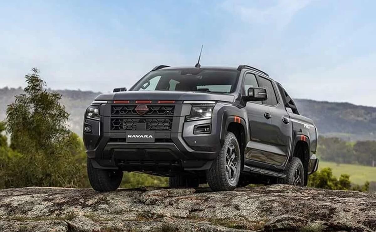 MDP Nissan Navara 2026 frontal ¿Es la nueva Nissan Navara híbrida enchufable la revolución que necesitaba el mercado de las pick ups?