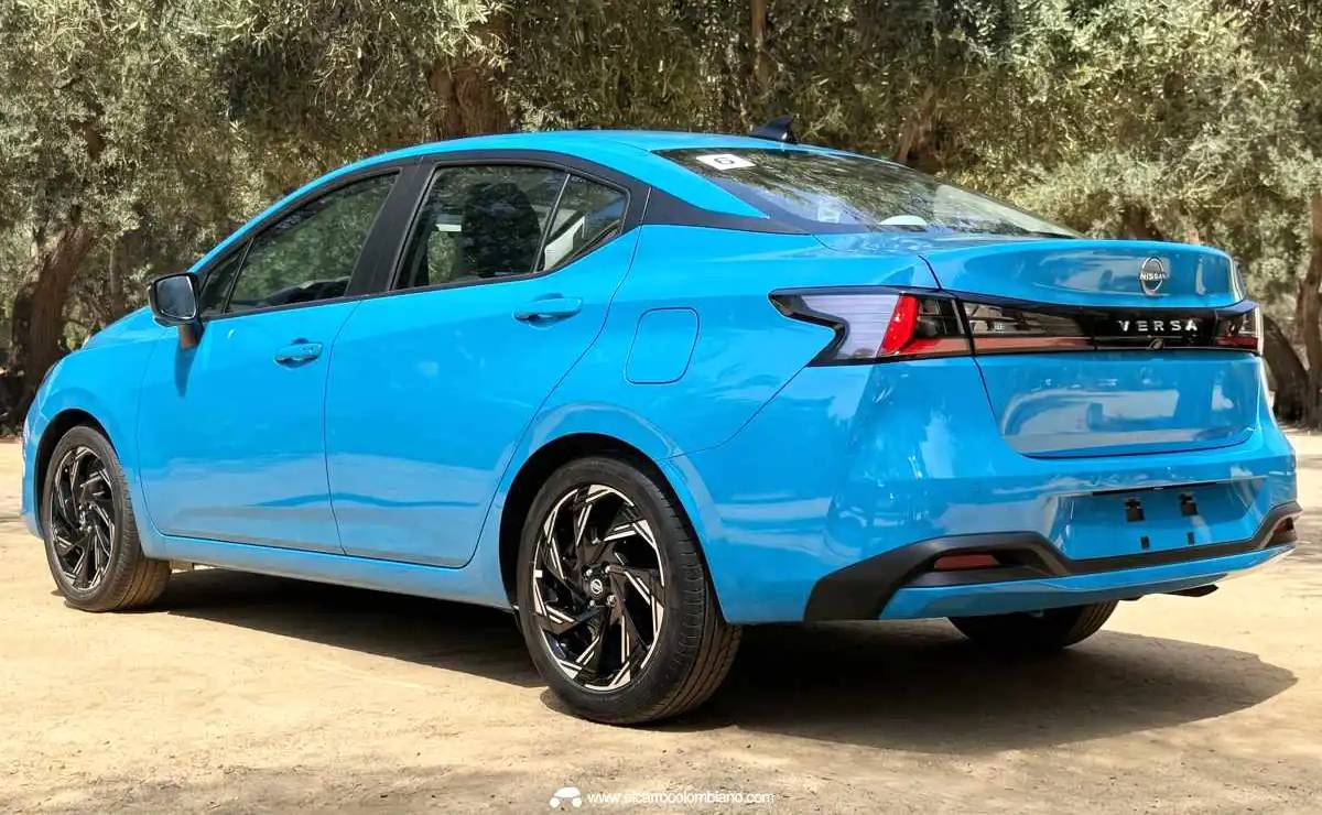 ¿Es el Nissan Versa 2027 la revitalización necesaria para los sedanes subcompactos? MDP Nissan Versa 2027 trasera ¿Es el Nissan Versa 2027 la revitalización necesaria para los sedanes subcompactos?