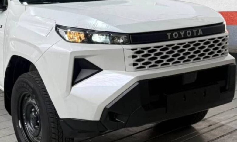 ¿Está la Nueva Toyota Hilux Base Lista para Revolucionar el Mercado? MDP Nueva Toyota Hilux base teaser 1 ¿Está la Nueva Toyota Hilux Base Lista para Revolucionar el Mercado?