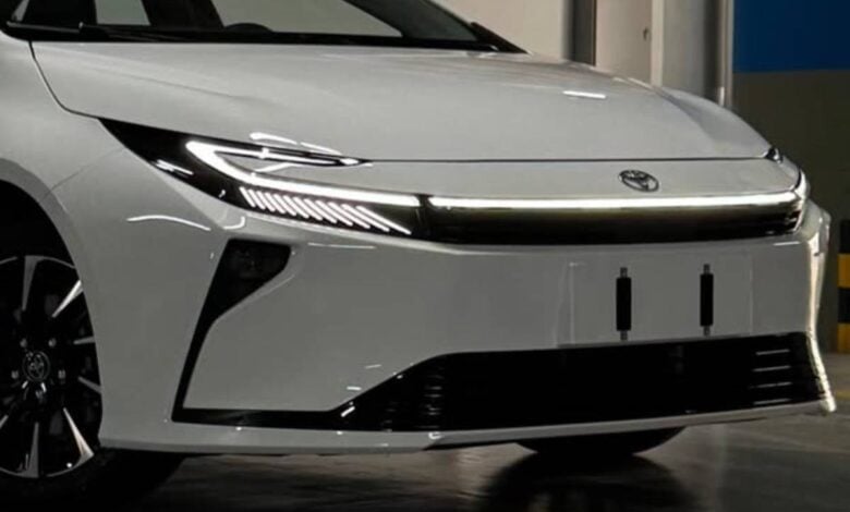 Toyota Corolla 2026: La Renovación del Sedán Más Reconocido MDP Nuevo Toyota Corolla 2026 teaser 1 Toyota Corolla 2026: La Renovación del Sedán Más Reconocido