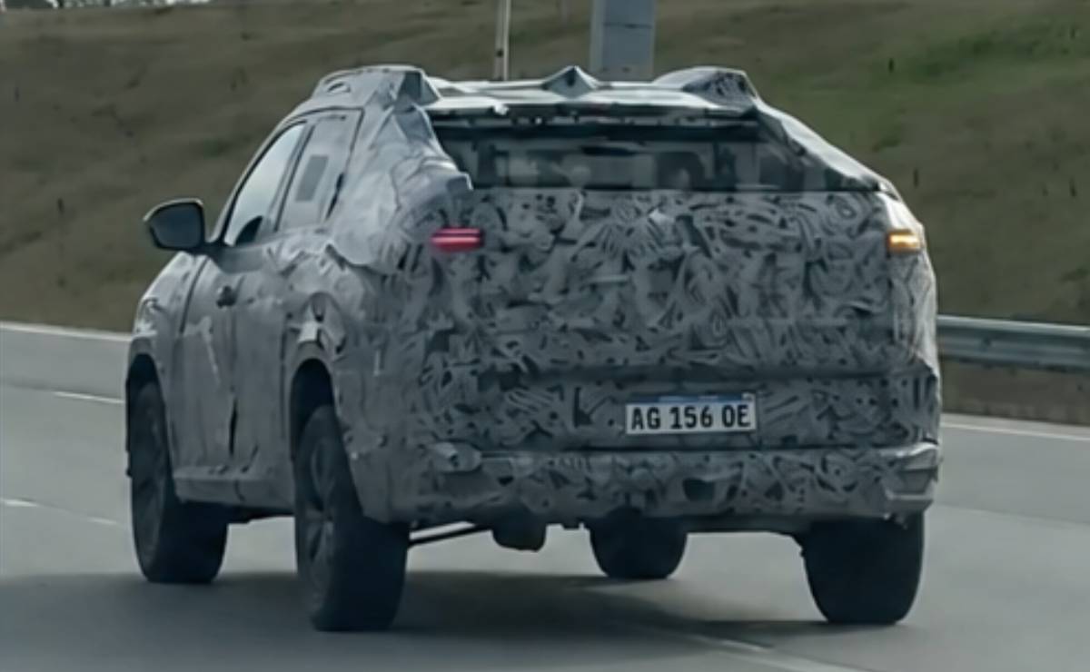 MDP Renault Niagara unidad camuflada trasera 1 Renault Niagara: La Nueva Promesa en el Segmento de Pick-Ups Llega a Córdoba