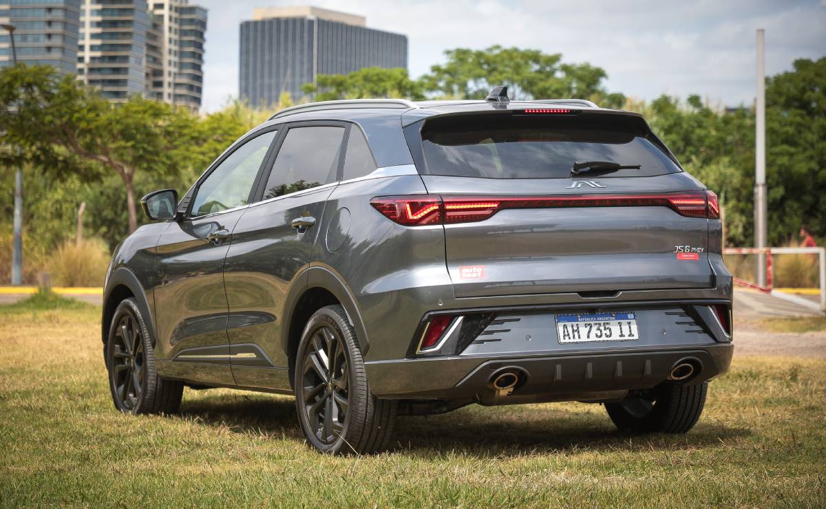 ¿Es el JAC JS6 PHEV el SUV que revolucionará el mercado de híbridos enchufables? MDP SUV JAC JS6 trasera ¿Es el JAC JS6 PHEV el SUV que revolucionará el mercado de híbridos enchufables?